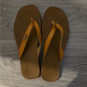 REEF Flip Flops size 8.5
